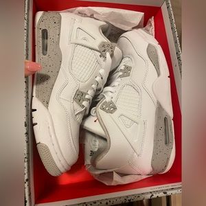 Jordan 4 Retro
White Oreo 7Y